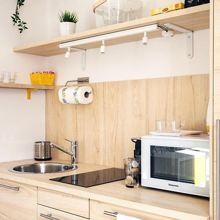 A Yellow Touch - Modern Studio In Isola Milano Exterior photo