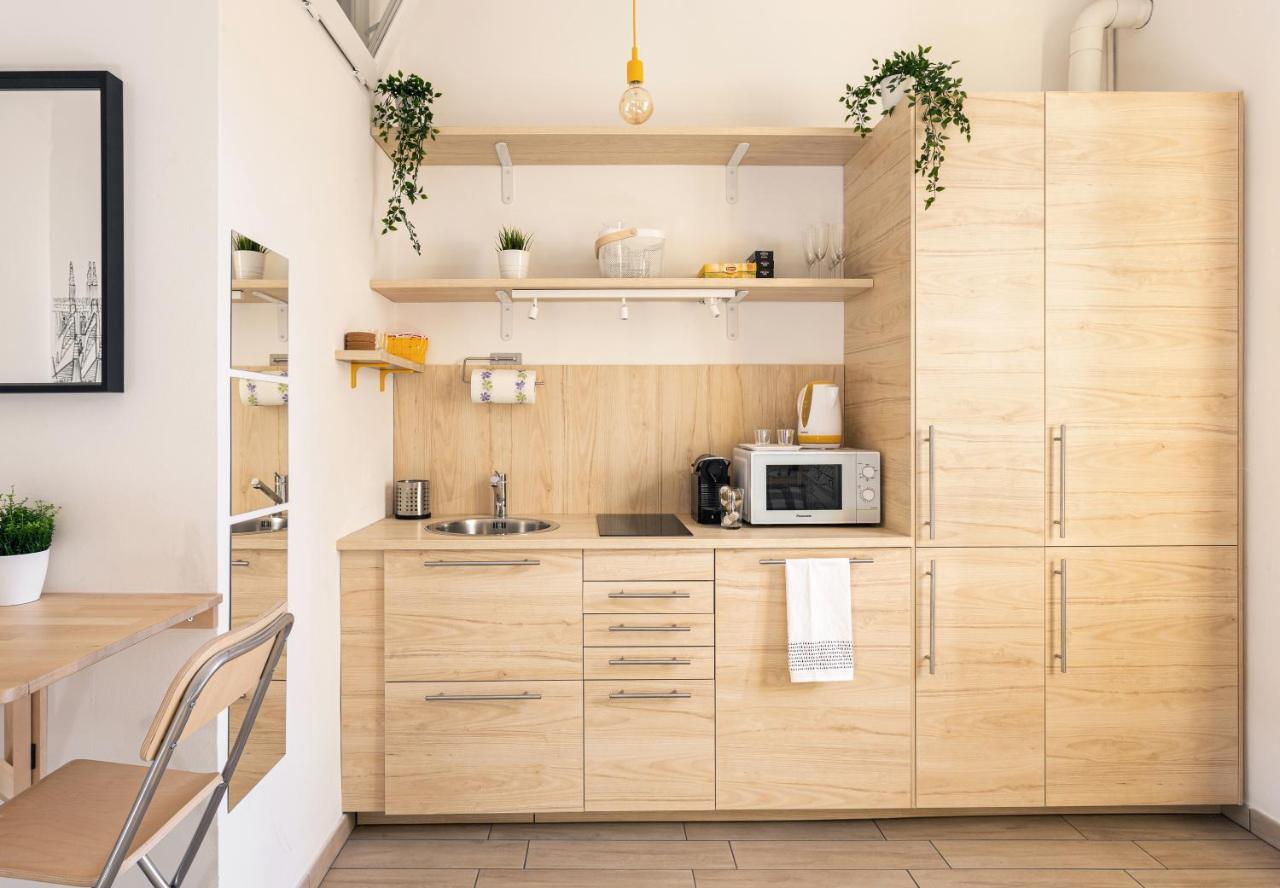 A Yellow Touch - Modern Studio In Isola Milano Exterior photo