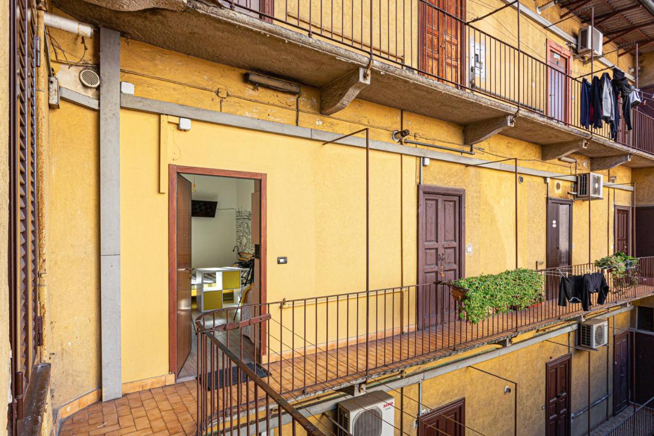 A Yellow Touch - Modern Studio In Isola Milano Exterior photo